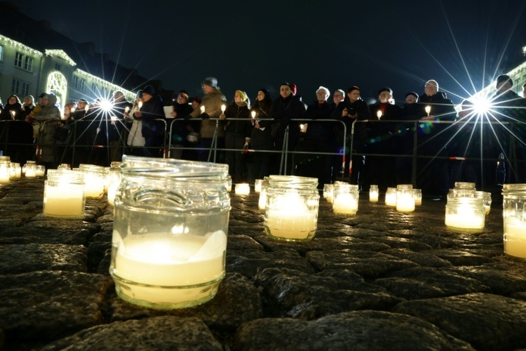 Gedenken ein Jahr nach Anschlag auf Magdeburger Weihnachtsmarkt mit Kanzler Merz
