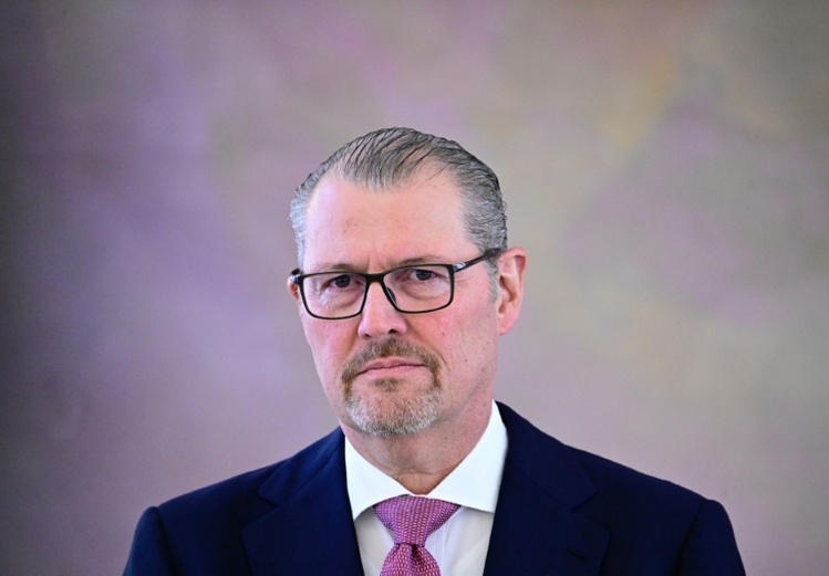 Arbeitgeber wollen Lohnfortzahlung für Kranke einschränken