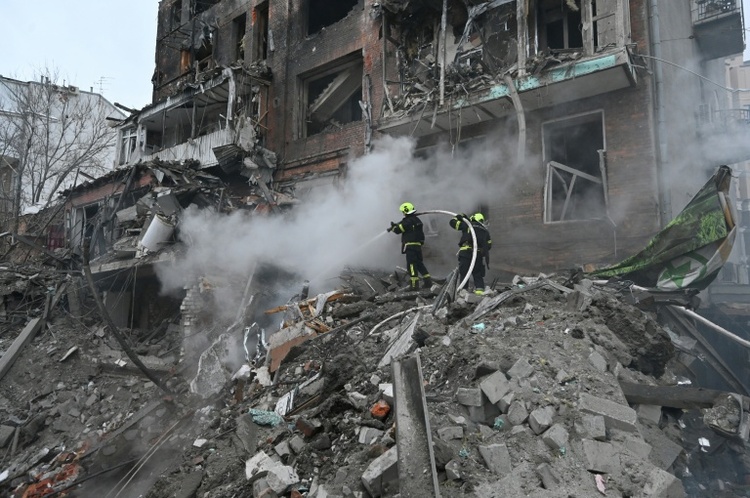 Gouverneur: 19 Verletzte bei russischem Angriff auf Wohngebäude in Charkiw