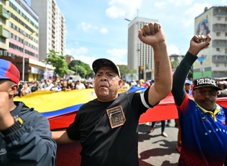 Venezolanische Abgeordnete skandieren Parolen zur Unterstützung Maduros