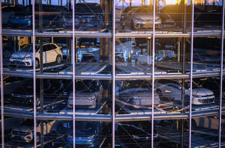 Leichtes Wachstum auf Neuwagenmarkt - Starkes Plus bei E-Autos und Plugin-Hybriden