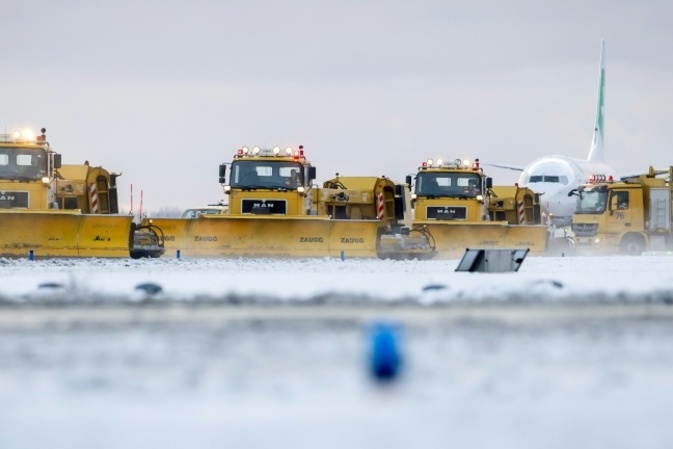 Über 700 Flüge am Flughafen Amsterdam-Schiphol wegen Schnees gestrichen