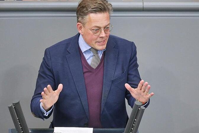 Grüne drängen nach Brandanschlag auf umfangreiche Ermittlungen