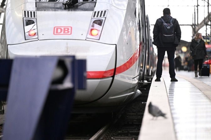 Winterchaos durch Wintersturm ''Elli'': Bahn stellt Fernverkehr im Norden ein