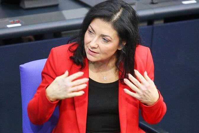 Grünen-Chef attackiert Wirtschaftsministerin als Fehlbesetzung