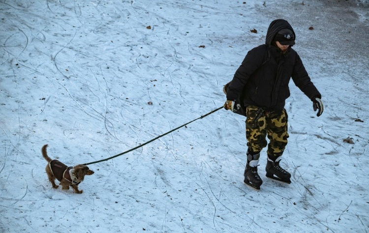 Nach Schnee nun Glatteis: Geschlossene Schulen und einige annullierte Flüge