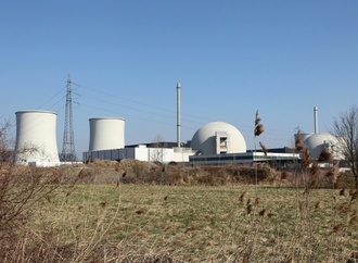 Letzter Kühlturm am stillgelegten Atomkraftwerk Biblis eingestürzt