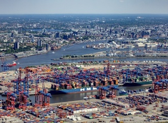 Ein Toter und mehrere Schwerverletzte bei Kollision von Bus und Bahn in Hamburg