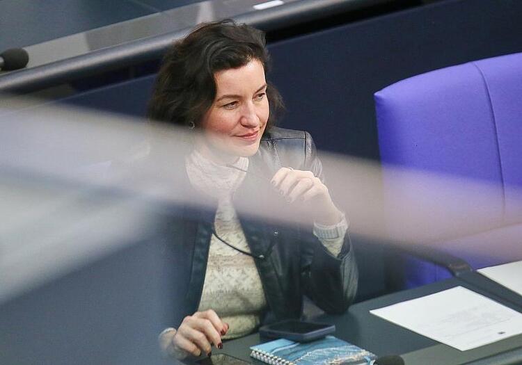 Bär will ersten Fusionsreaktor und mehr Forschung für Frauen