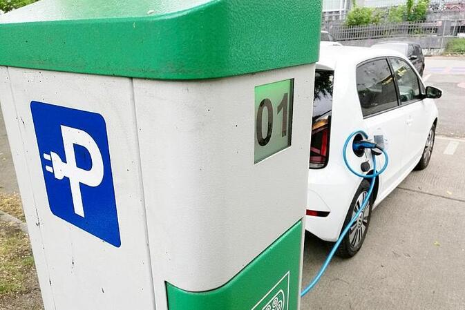 Elektroauto-Besitz hängt stark vom Haushaltseinkommen ab