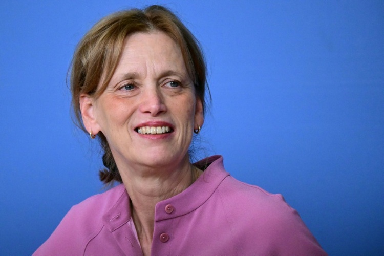 Altersgrenze für Soziale Medien: Prien kündigt Vorschlag bis Jahresmitte an