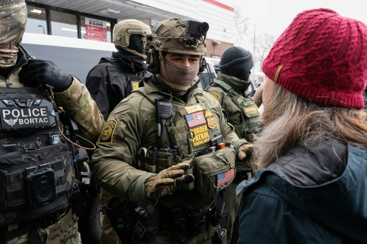 Tödlicher ICE-Einsatz in Minnesota: Drei Festnahmen nach Protestaktion in Kirche