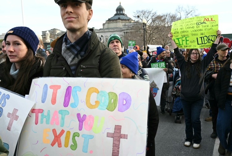 Tausende demonstrieren bei 