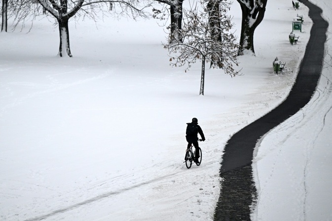Weiter große Behinderungen durch Schneemassen in Franken