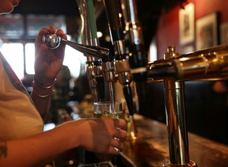 Britische Marine verschärft Vorgaben für Alkoholkonsum auf Schiffen