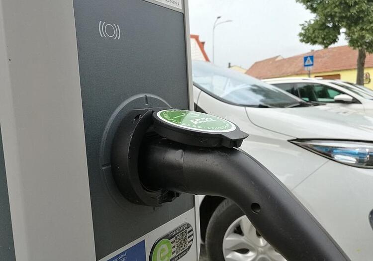 SPD erwägt Zulassungsstopp für bestimmte E-Auto-Hersteller