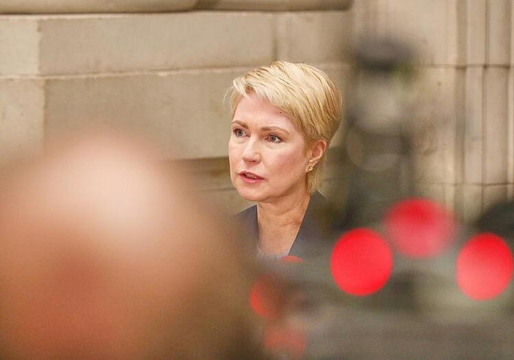 Schwesig: Privatisierung von Zahnarztkosten 