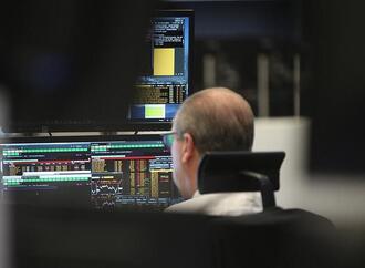 Dax gibt Gewinne teilweise wieder ab - Euro etwas schwächer