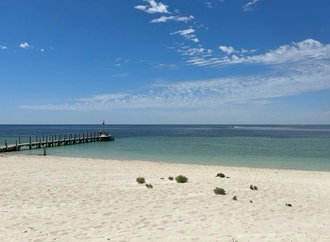 Australischer Junge schwimmt vier Stunden im Meer und rettet abgetriebene Familie
