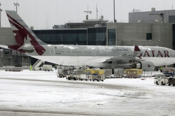 Flughafen Frankfurt am Main stellt wegen Schneefall Betrieb vorübergehend ein