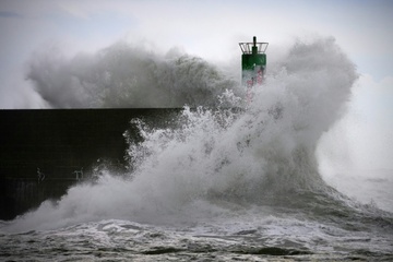 ''Außergewöhnlicher'' Starkregen: Tausende Menschen in Spanien evakuiert - ein Toter in Portugal