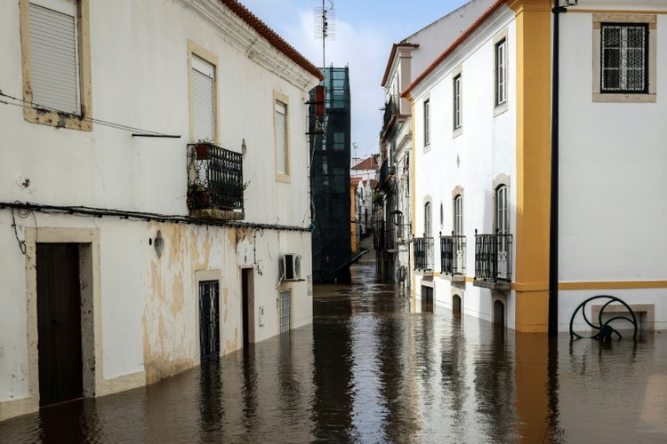Überschwemmungen in Portugal werfen Schatten auf Präsidentenstichwahl