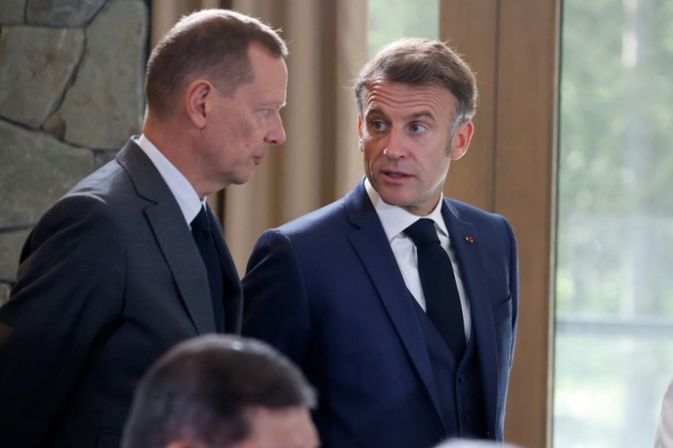 Kreise: Macrons Berater bemüht sich in Moskau um Gespräche mit Putin