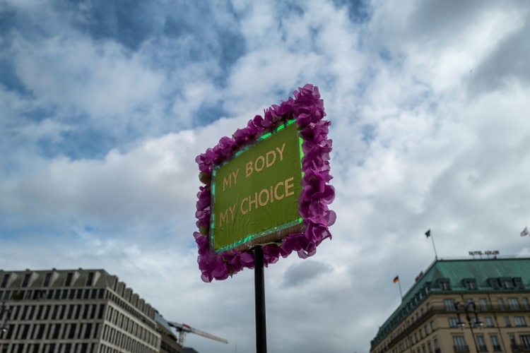 Nordrhein-westfälischer Arzt erzielt Teilerfolg mit Klage gegen Abtreibungsverbot