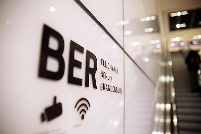 Blitzeis legt Betrieb am Flughafen BER weiter lahm