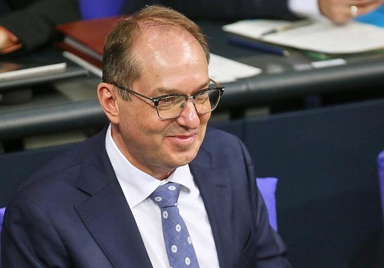 Dobrindt: Viele Hinweise zu Anschlag auf Berlins Stromnetz erhalten