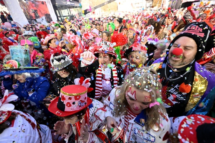 Straßenkarneval im Rheinland beginnt mit Weiberfastnacht