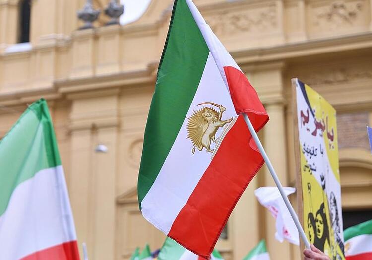 Schah-Sohn befürwortet Militärschlag gegen Regime in Iran