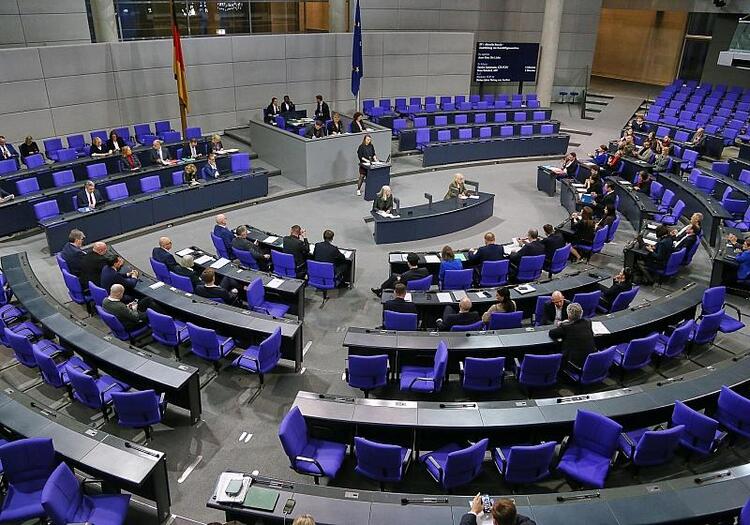 CSU-Landesgruppenchef zweifelt an Parität im Wahlrecht