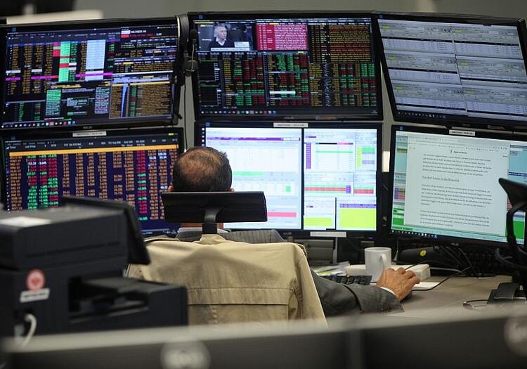 Dax am Mittag im Minus - Anleger reagieren auf KI-Angst