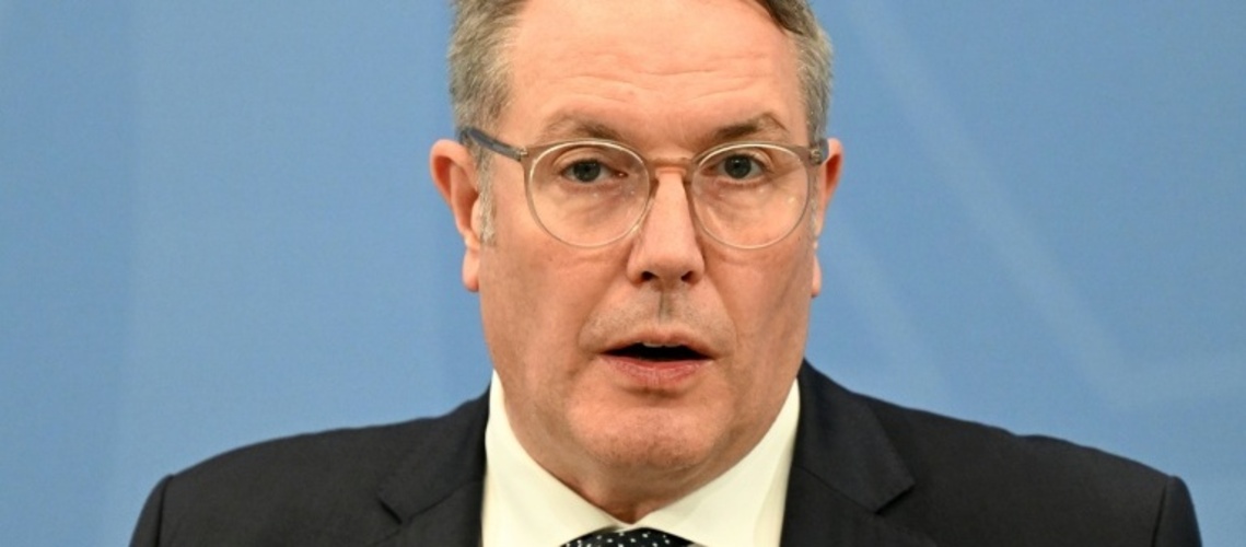 Bahn-Sicherheit: Ministerpräsident Schweitzer fordert Deutschlandticket mit Foto