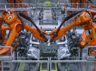 Jobabbau in der Industrie hält an - Stimmung von Unternehmen leicht verbessert