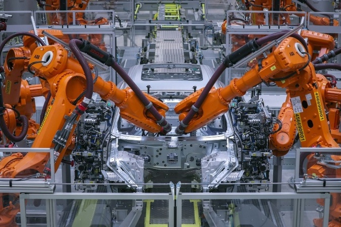 Jobabbau in der Industrie hält an - Stimmung von Unternehmen leicht verbessert