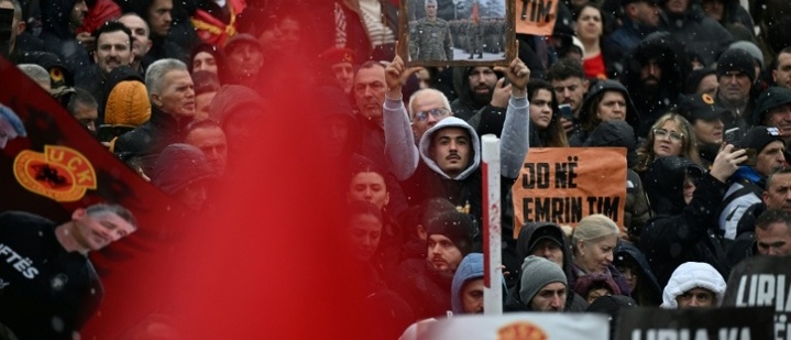 Zehntausende demonstrieren im Kosovo gegen Haager Prozess gegen Ex-Präsident Thaci