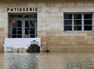 Hochwasser und Wintersturm führen in Frankreich zu Verkehrsstörungen