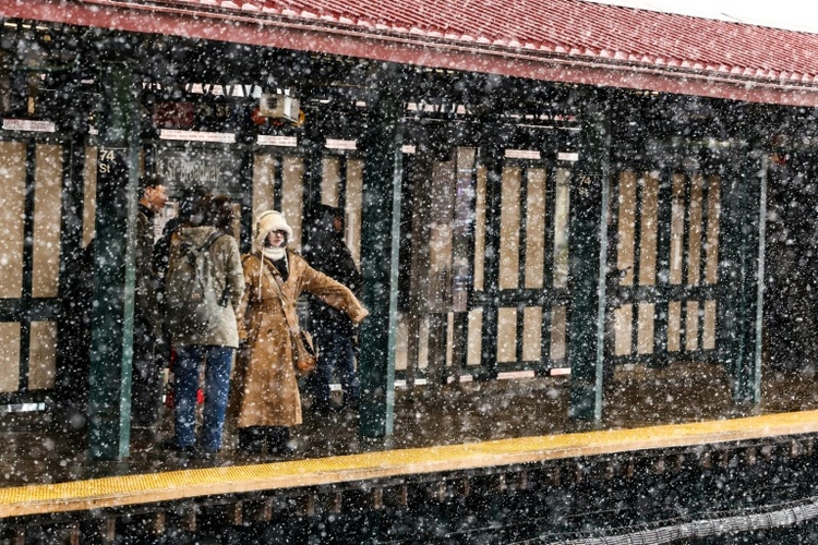 New Yorks Bürgermeister sperrt wegen Wintersturms kompletten Verkehr