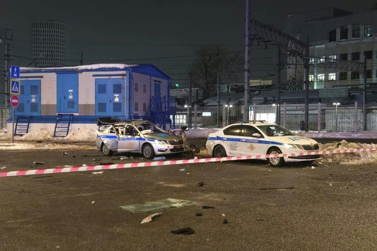 Behörden: Ein Polizist getötet und zwei verletzt bei Explosion nahe Moskauer Bahnhof