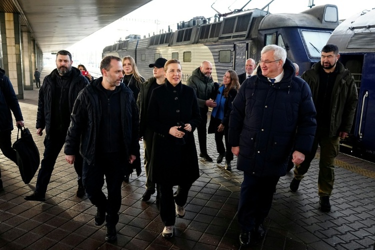 Von der Leyen und europäische Staatenlenker treffen vier Jahre nach Kriegsbeginn in Kiew ein