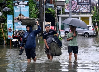 Überschwemmungen auf Bali: Auch Touristen unter den hunderten Evakuierten