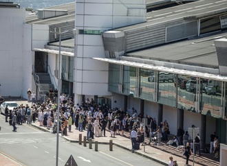 Feuer am Flughafen Kapstadt - Internationale Flüge beeinträchtigt