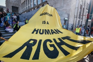 Brüssel: EU-Länder können Abtreibungen mit EU-Geldern unterstützen