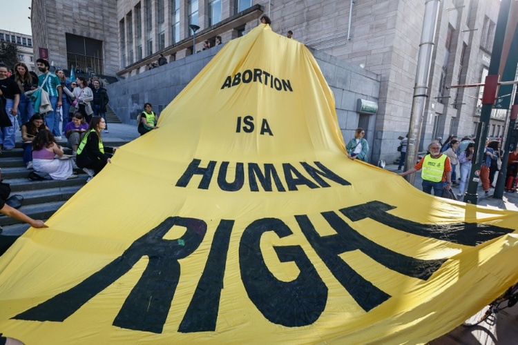 Brüssel: EU-Länder können Abtreibungen mit EU-Geldern unterstützen