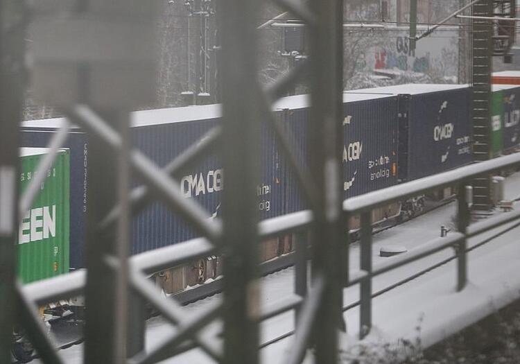 Importpreise zu Jahresbeginn weiter rückläufig