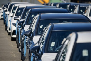 Zahl der E-Autos im Bestand steigt über zwei Millionen - Anteil bei 4,1 Prozent