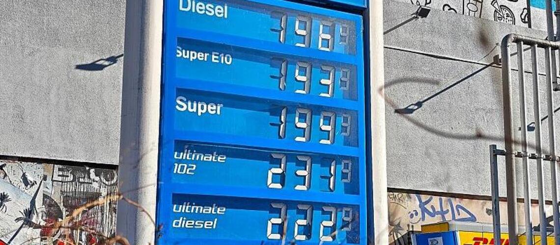 Kartellamt sind Benzinpreissprünge schon vor Iran-Krieg