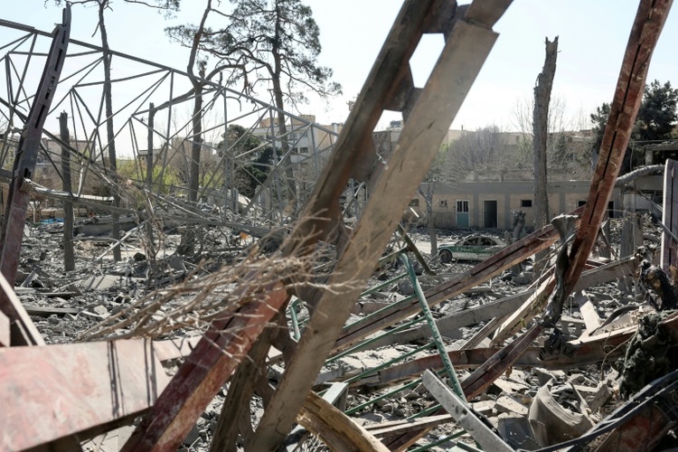 Iran-Krieg: Neue massive Angriffe - Mädchen in Kuwait getötet - USA versenken iranisches Kriegsschif